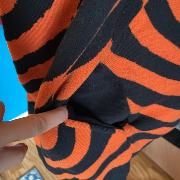 Foxblood orange and black swirl Halloween cardigan - Picture 5 of 6